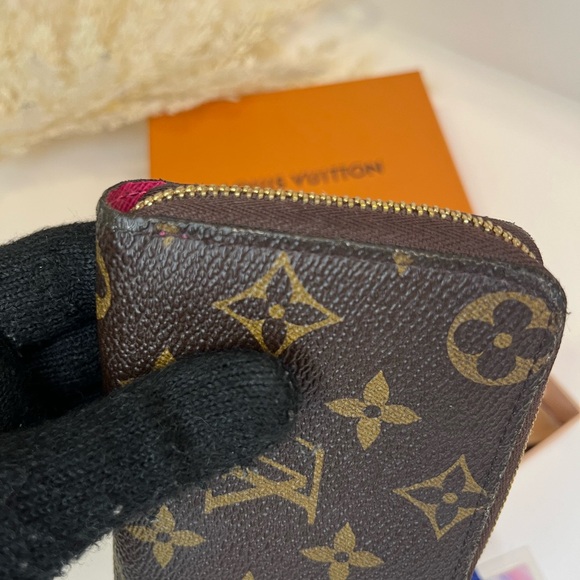 ❌SOLD❌🎀 Louis Vuitton Monogram Love Lock Zippy coin Wallet - Picture 11 of 11